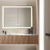 Oglinda LED 80×60 cm Dreptunghiulara cu Rama Aurie, Senzor Miscare Premium – 3 Tipuri de Lumina, Dimabila, Ceas & Temperatura, Dezaburire