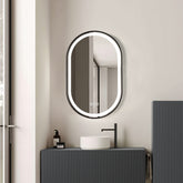 Oglinda LED 60×80 cm cu Rama Neagra Ovala, Senzor Miscare Premium – 3 Tipuri de Lumina, Dimabila, Ceas & Temperatura, Dezaburire