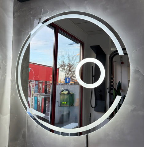 Oglinda LED 70×70 cm cu Lupa Cosmetica, Senzor Miscare Premium pentru 3 Tipuri de Lumina, Dimabila, Ceas & Temperatura, Dezaburire