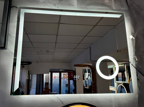 Oglinda LED 80×60 cm Dreptunghiulara, Senzor Miscare Premium – 3 Tipuri de Lumina, Dimabila, Ceas & Temperatura, Dezaburire