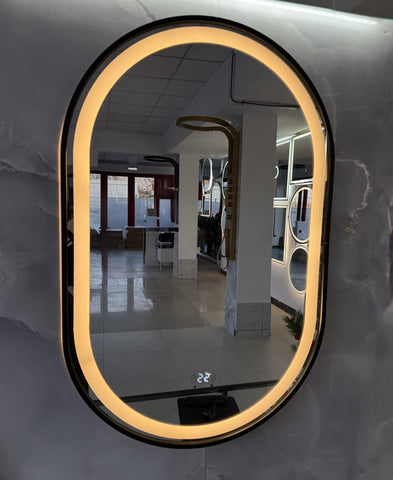 Oglinda LED 50×80 cm cu Rama Neagra Ovala, Senzor Miscare Premium – 3 Tipuri de Lumina, Dimabila, Ceas & Temperatura, Dezaburire