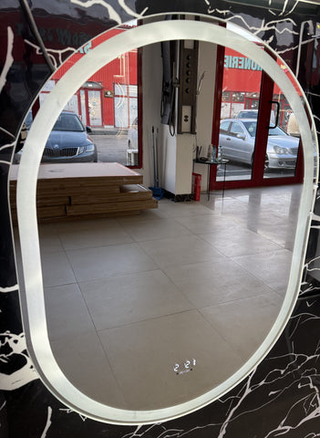 Oglinda LED 60×80 cm Ovala, Senzor Miscare Premium – 3 Tipuri de Lumina, Dimabila, Ceas & Temperatura, Dezaburire