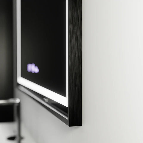 Oglinda LED 80×60 cm cu Rama Neagra, Senzor Miscare Premium – 3 Tipuri de Lumina, Dimabila, Ceas & Temperatura, Dezaburire